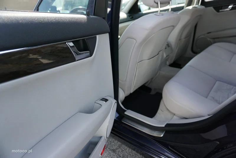 Mercedes-Benz Klasa C W204 C 200 11