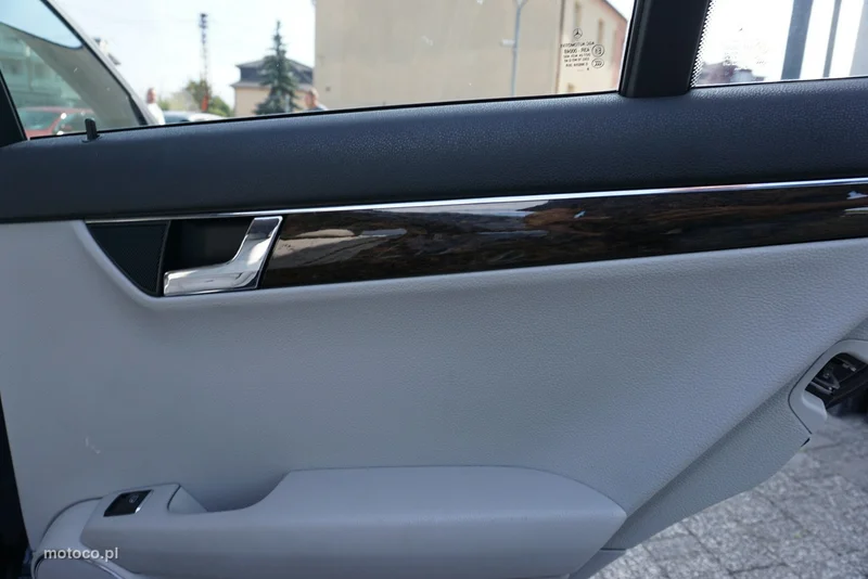Mercedes-Benz Klasa C W204 C 200 17