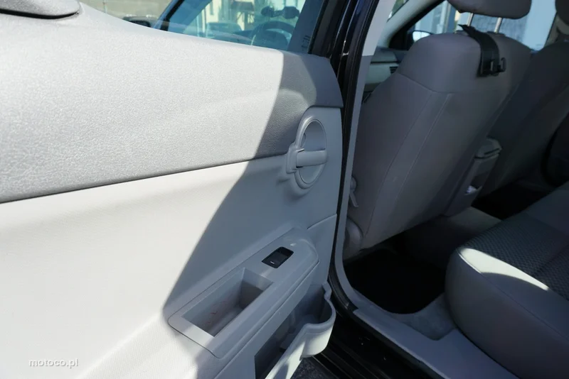 Dodge Avenger 11