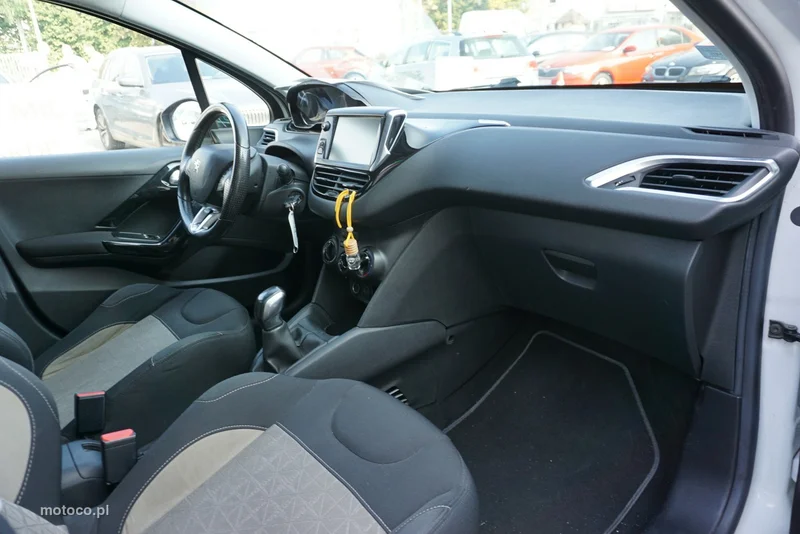 Peugeot 208 15