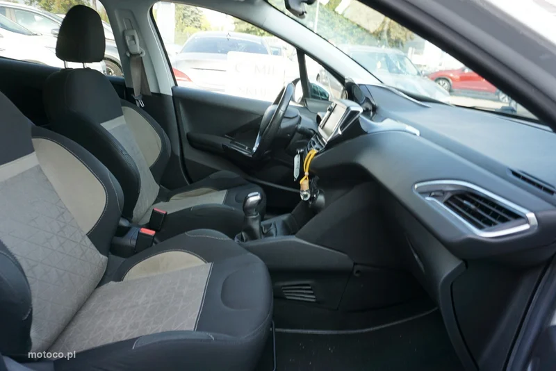 Peugeot 208 17