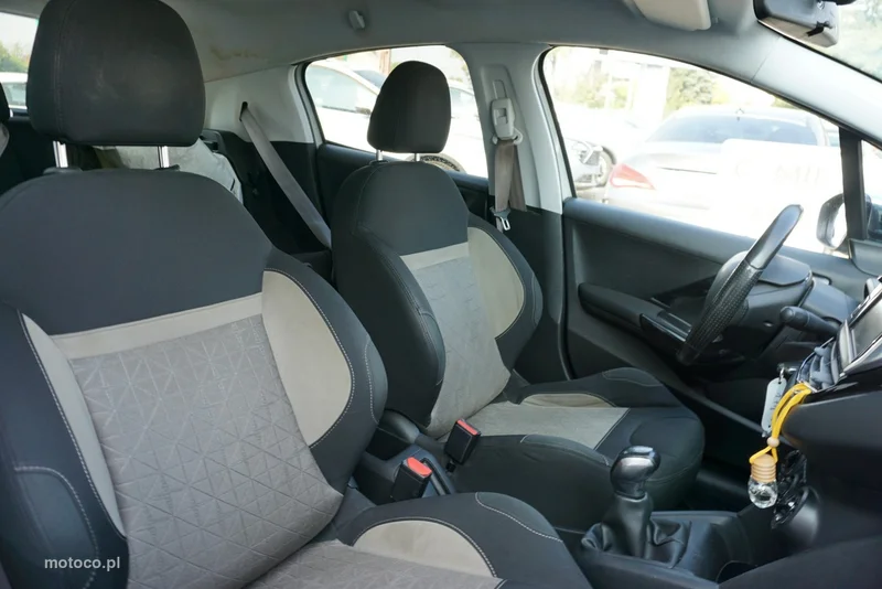 Peugeot 208 18