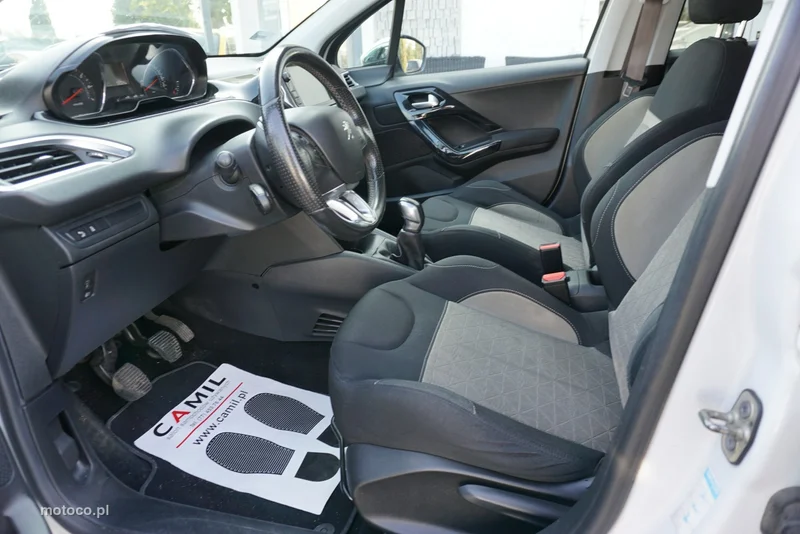 Peugeot 208 7