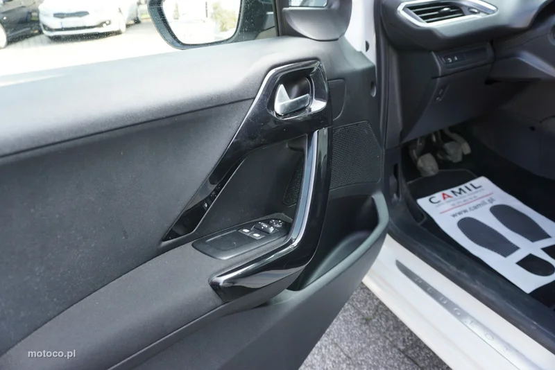 Peugeot 208 9