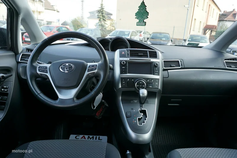 Toyota Verso 12