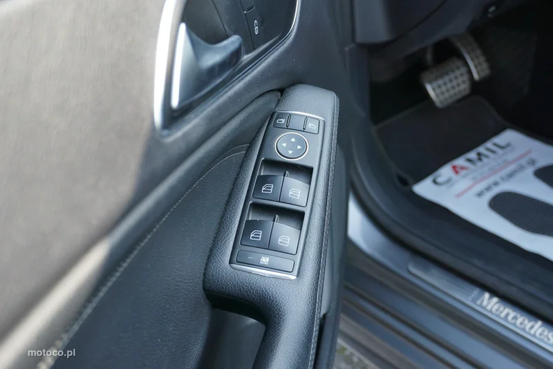 Mercedes-Benz CLA C117 200 9