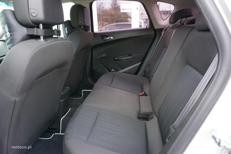 Opel Astra J 11