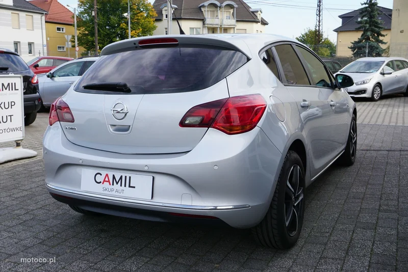 Opel Astra J 4