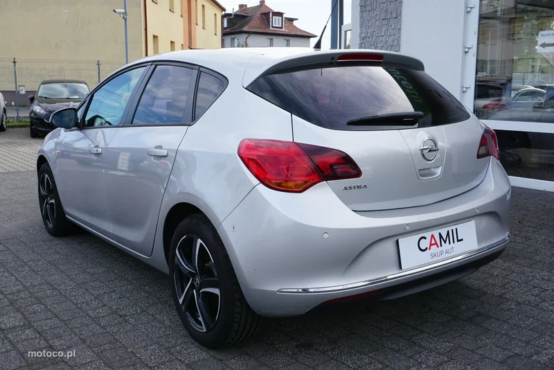 Opel Astra J 7