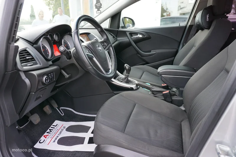 Opel Astra J 9