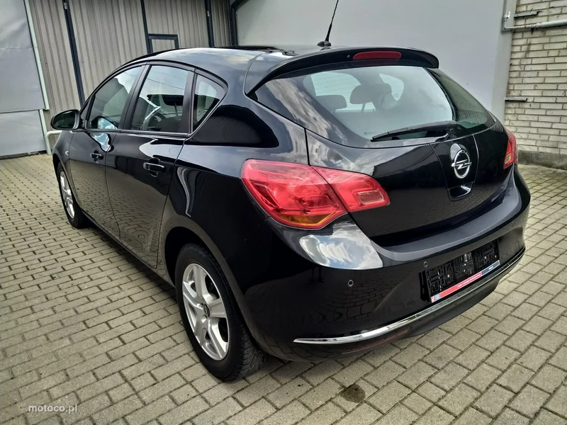 Opel Astra J 6