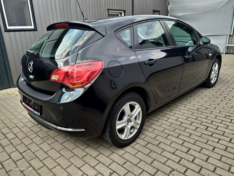 Opel Astra J 8