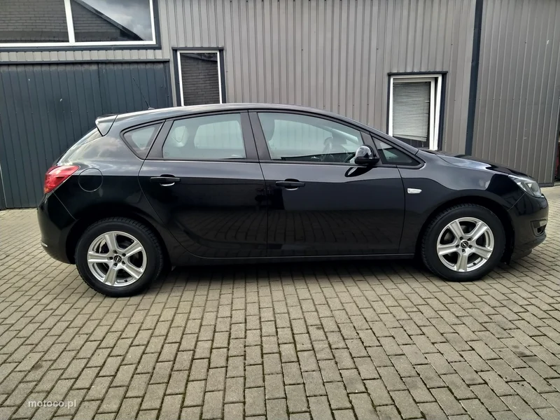 Opel Astra J 9