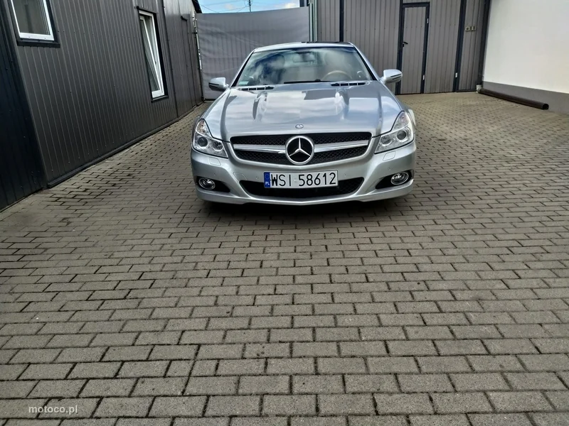 Mercedes-Benz SL 550 11