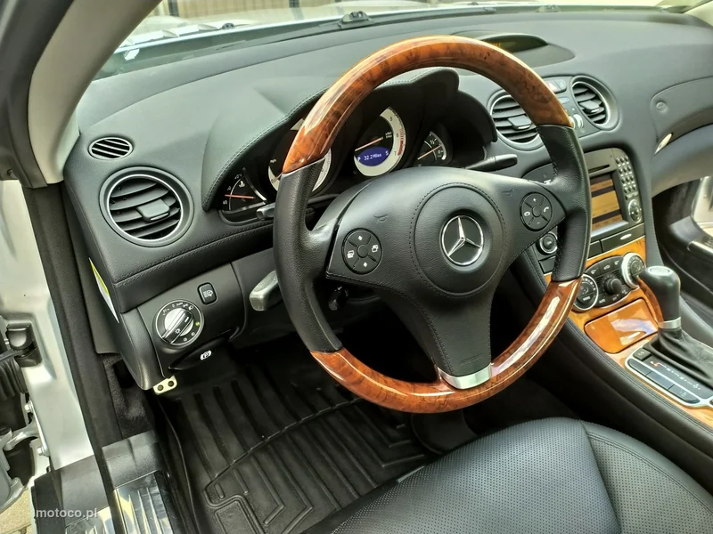 Mercedes-Benz SL 550 19