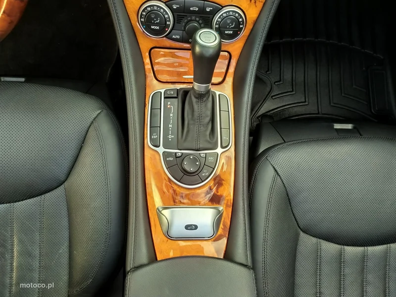 Mercedes-Benz SL 550 27
