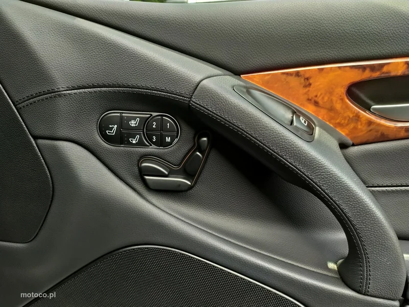 Mercedes-Benz SL 550 37