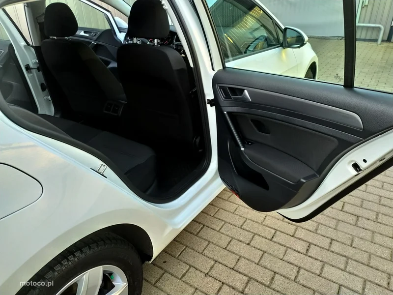 Volkswagen Golf VII 23