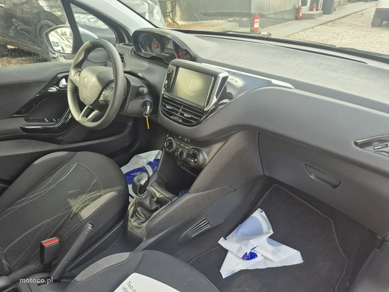 Peugeot 208 11