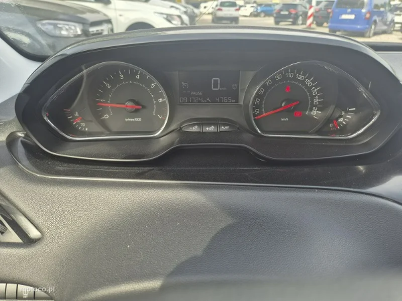 Peugeot 208 13