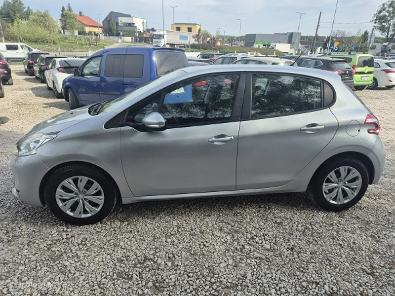 Peugeot 208 7