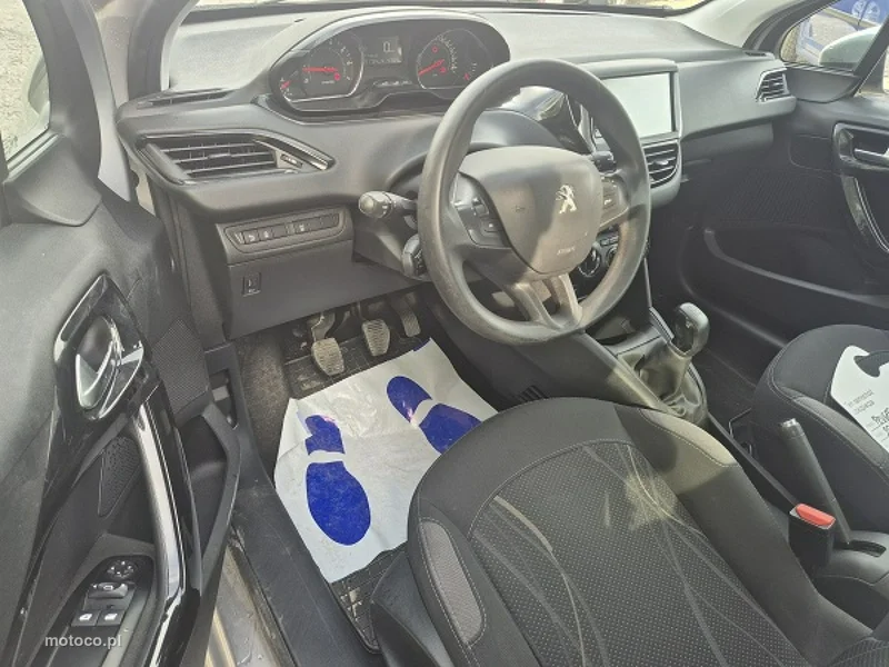 Peugeot 208 10