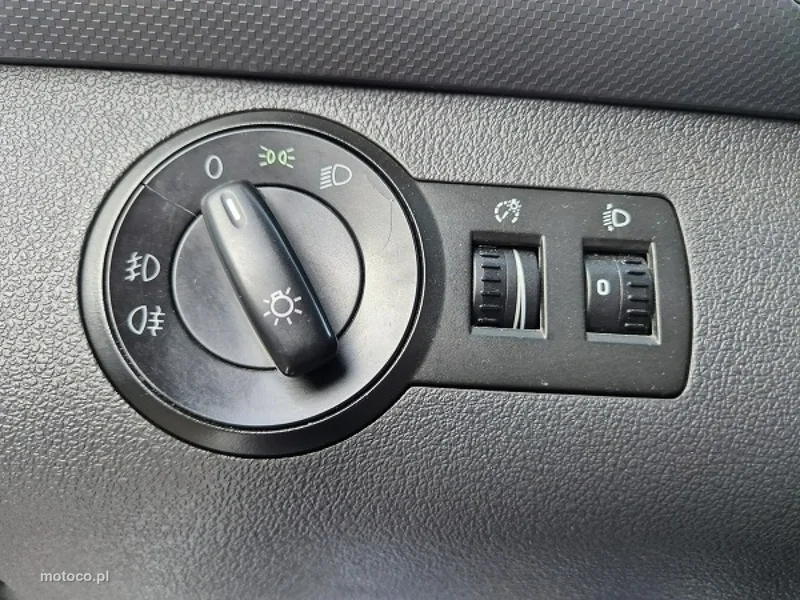 Volkswagen Caddy III 29