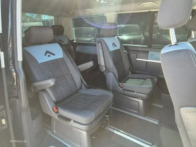 Volkswagen Multivan 11