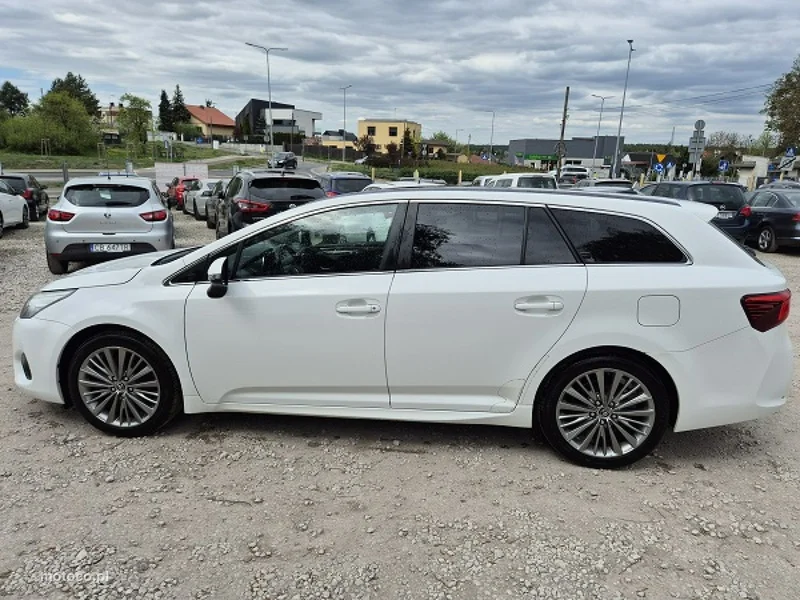 Toyota Avensis T27 11