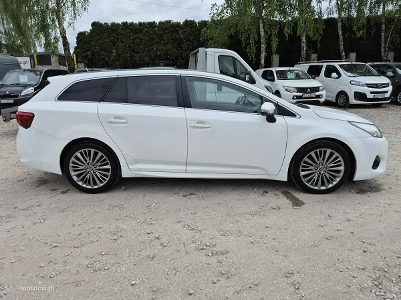 Toyota Avensis T27 12