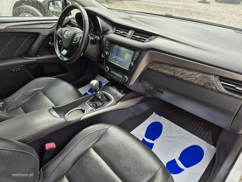 Toyota Avensis T27 14