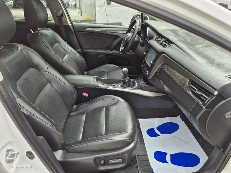 Toyota Avensis T27 15