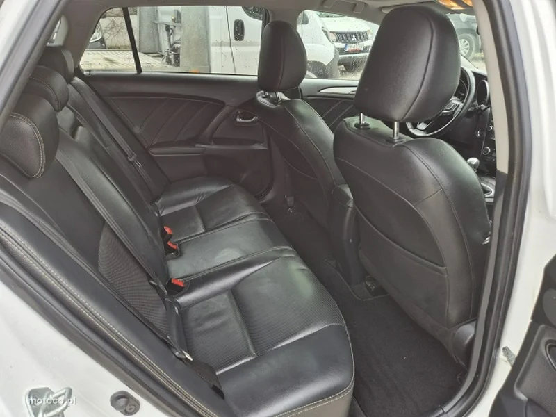 Toyota Avensis T27 16