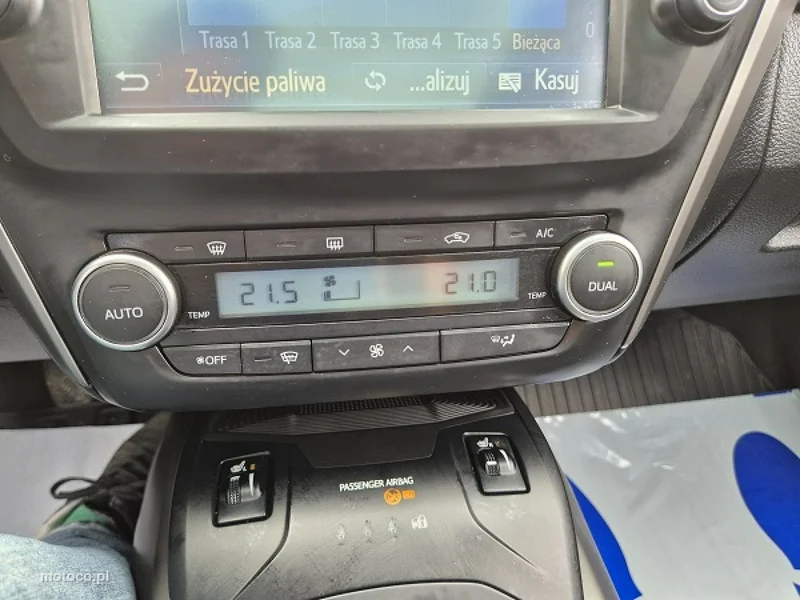 Toyota Avensis T27 33