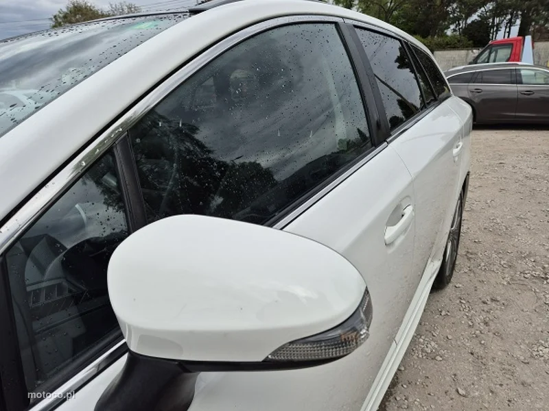 Toyota Avensis T27 9