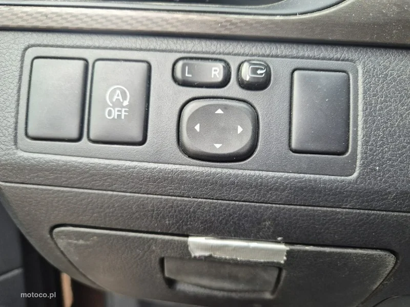 Toyota Avensis T27 12
