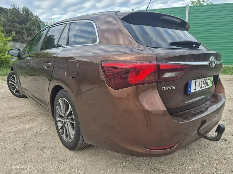Toyota Avensis T27 4