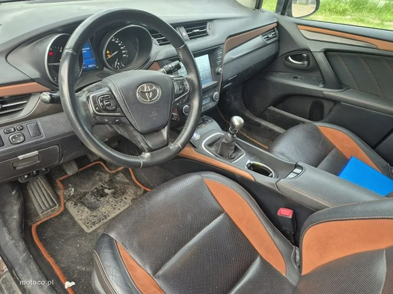 Toyota Avensis T27 9