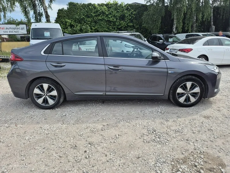 Hyundai IONIQ 17