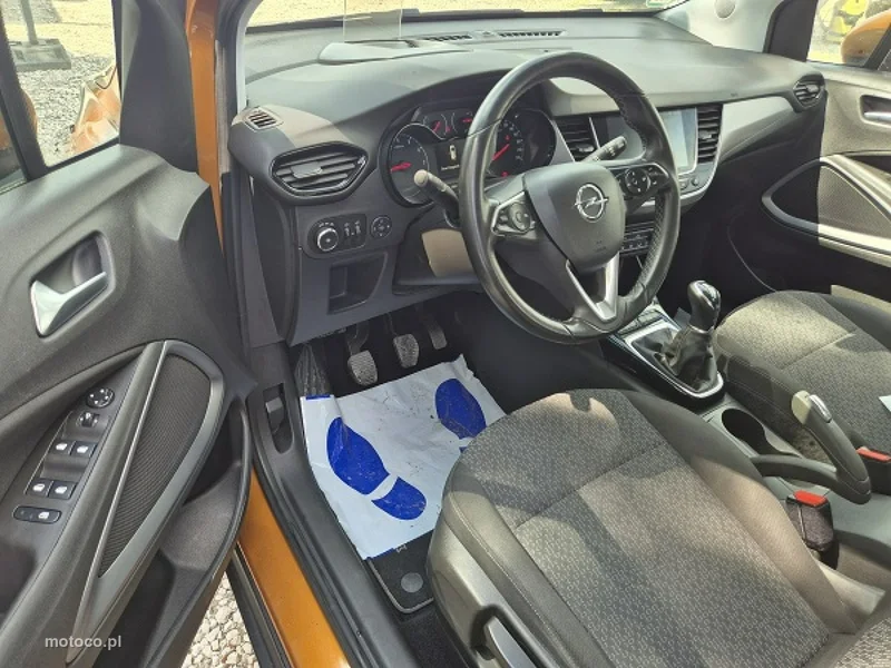 Opel Crossland I 13