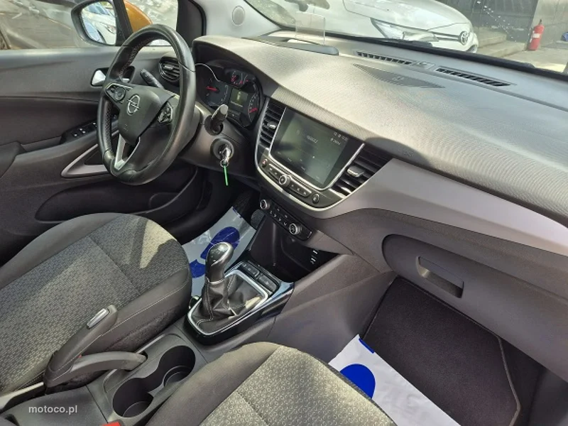 Opel Crossland I 14