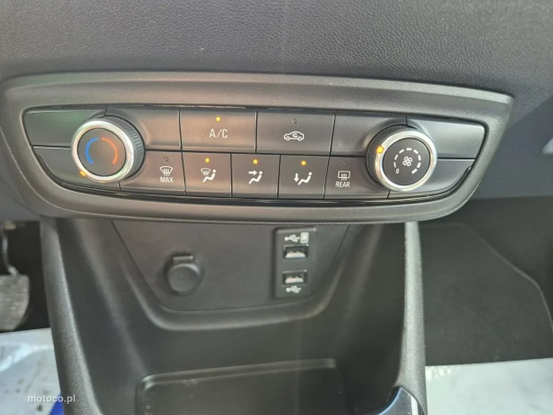Opel Crossland I 26