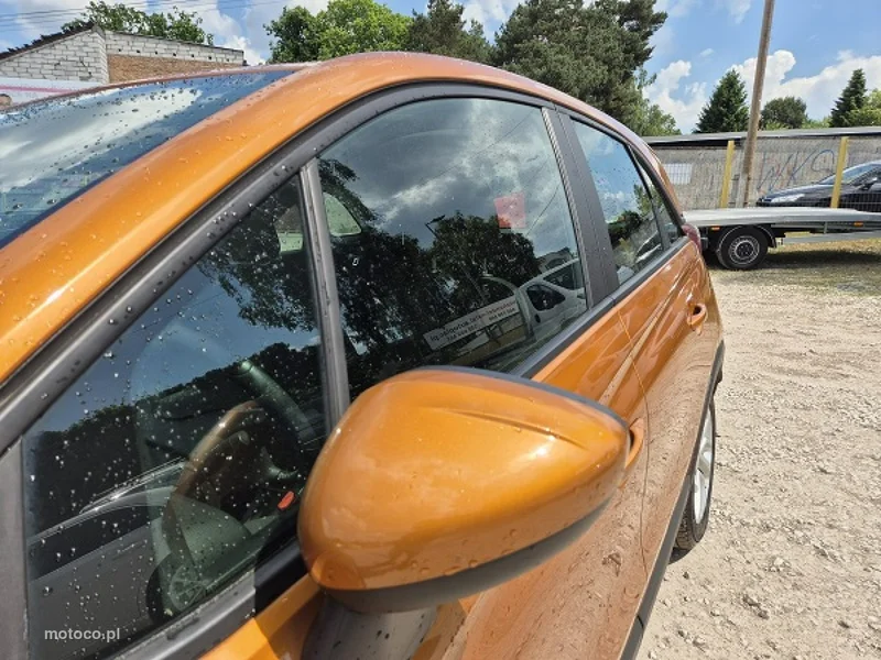 Opel Crossland I 8