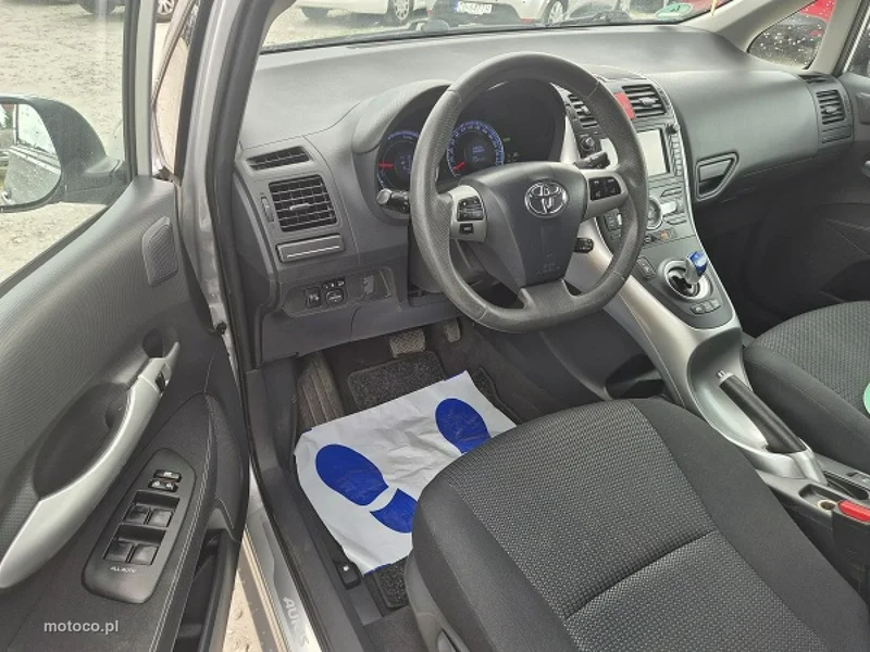Toyota Auris E150 12