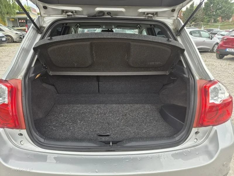 Toyota Auris E150 15