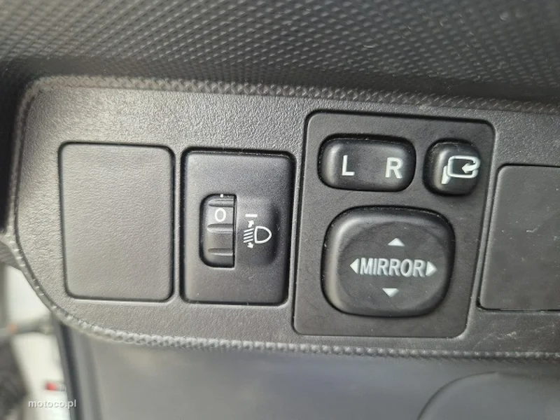 Toyota Auris E150 17