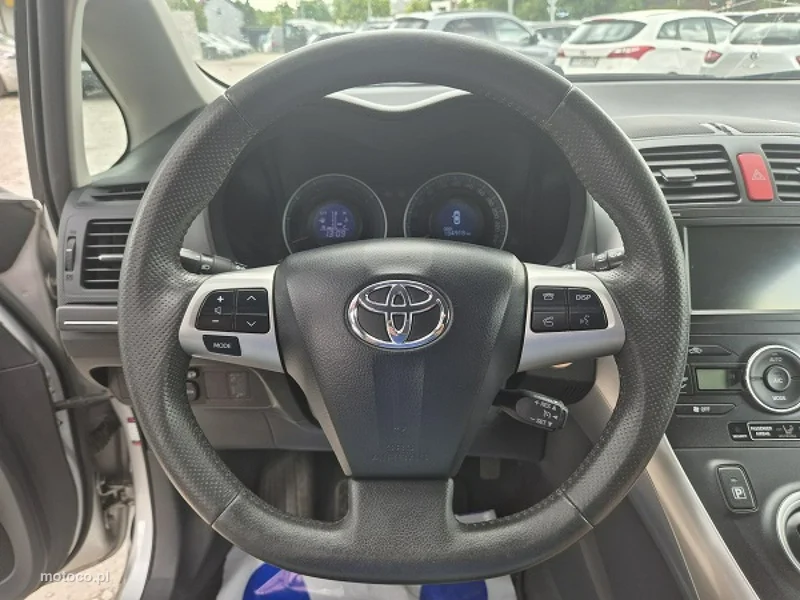 Toyota Auris E150 18
