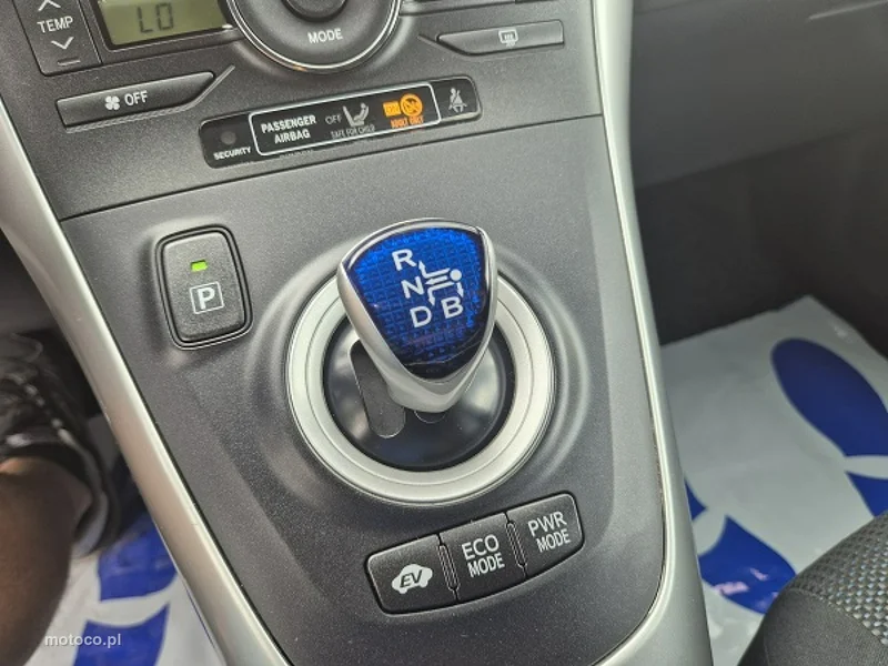 Toyota Auris E150 23