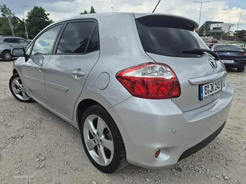 Toyota Auris E150 4