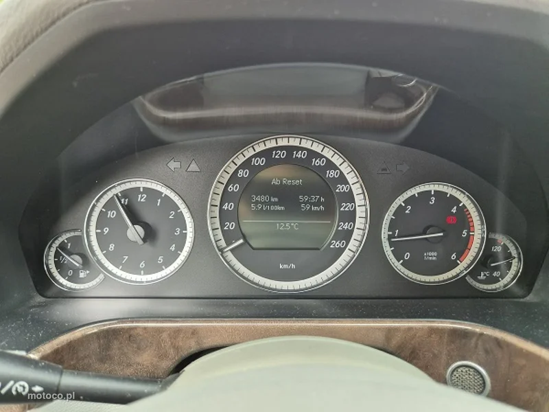 Mercedes-Benz Klasa E W212 E 200 26